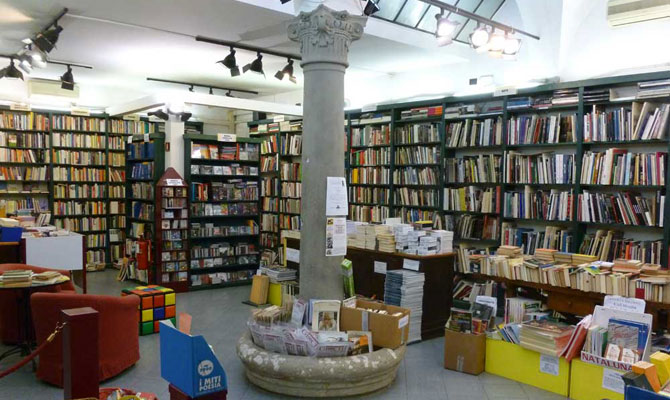 http://www.libreriasalvemini.it/wp-content/uploads/2013/10/libreria.jpg