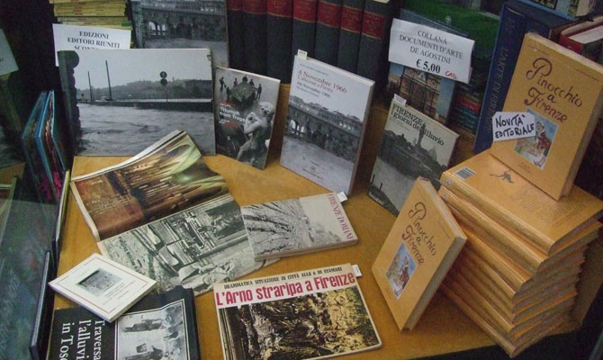 http://www.libreriasalvemini.it/wp-content/uploads/2013/10/vetrina.jpg